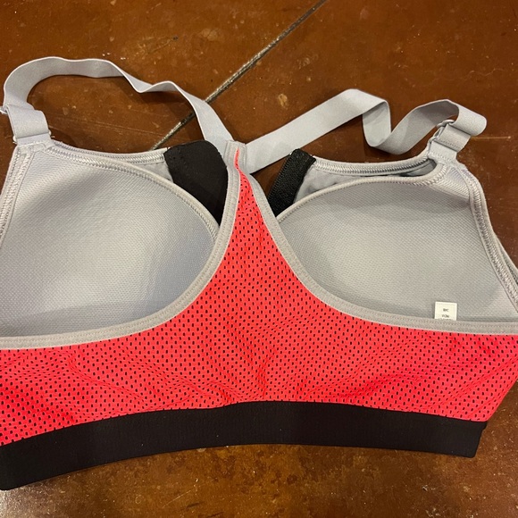 Victoria Sport sports bra - Picture 2 of 4